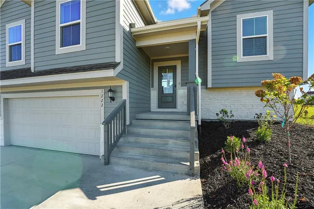 $469,900 | 1222 Northeast 122nd Street, Kansas City, MO 64165