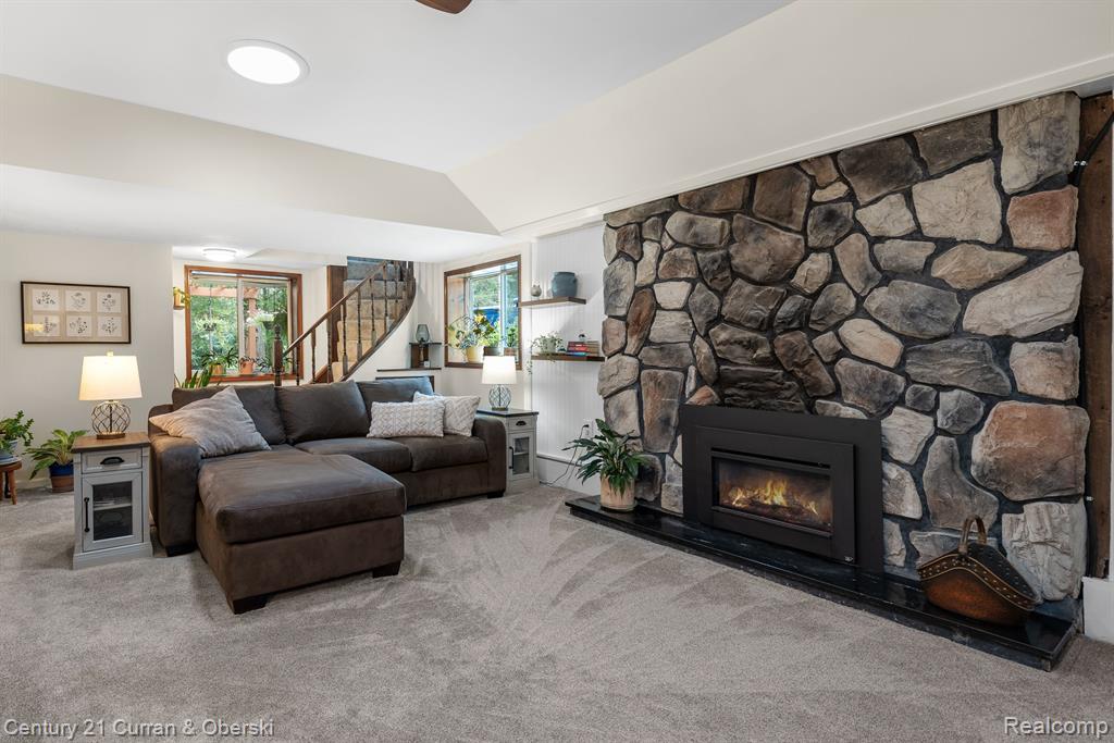 4370 Maybee Road Lake Orion, MI 48359 - Photo 17 of 53