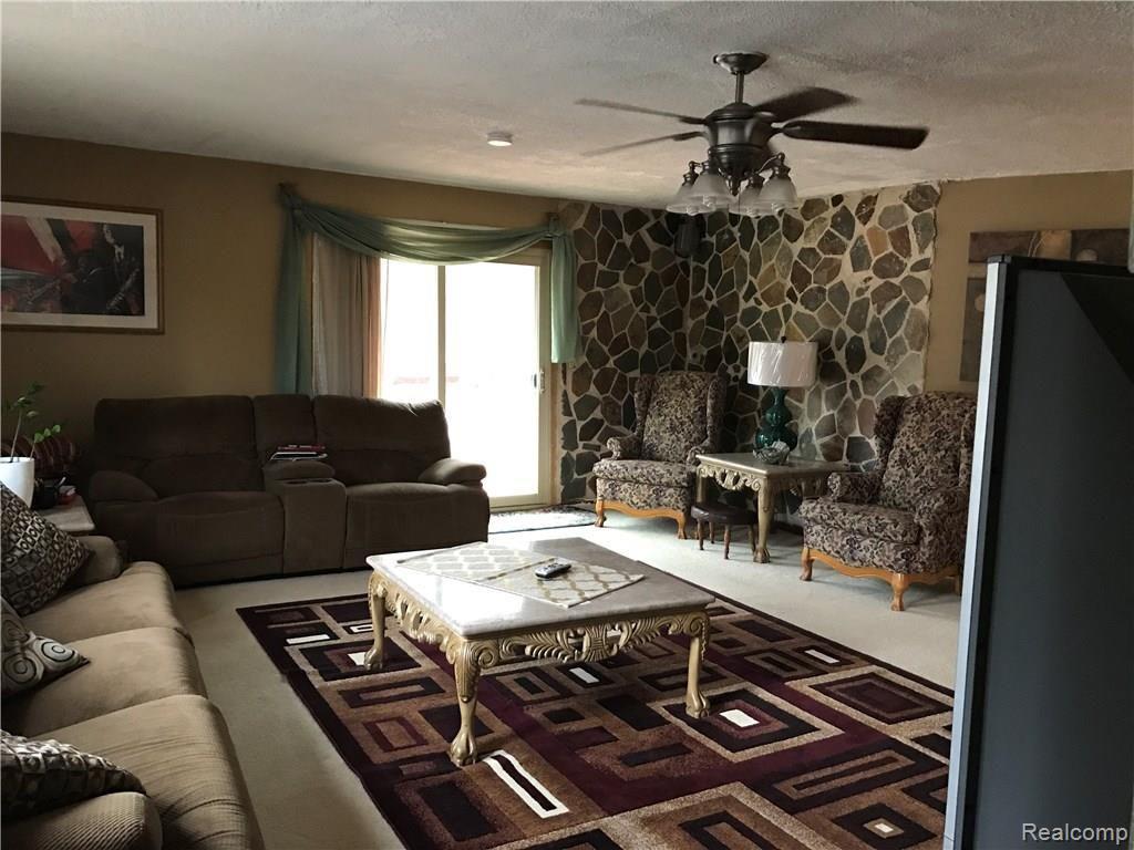 6610 Hivon Road Carleton, MI 48117 - Photo 10 of 33 IMG_0099.JPG