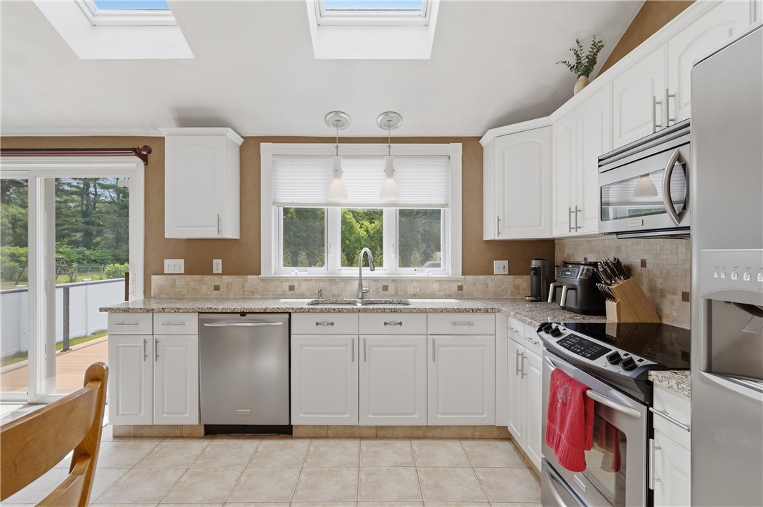 294 Sawmill Road Glocester, RI 02857 - Photo 5 of 39