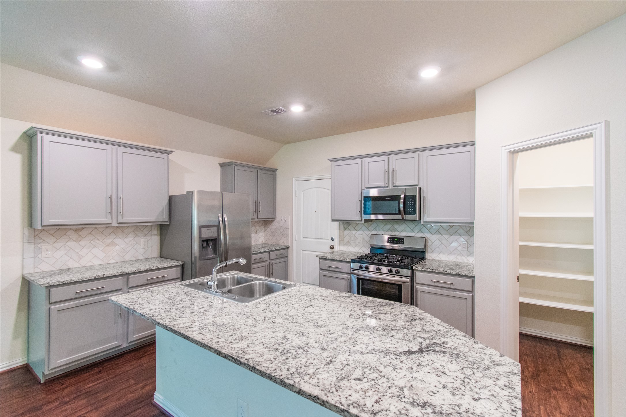 4639 Sequoia Echo Drive Spring, TX 77386 - Photo 4 of 30 a kitchen with granite countertop a refrigerator stove and oven