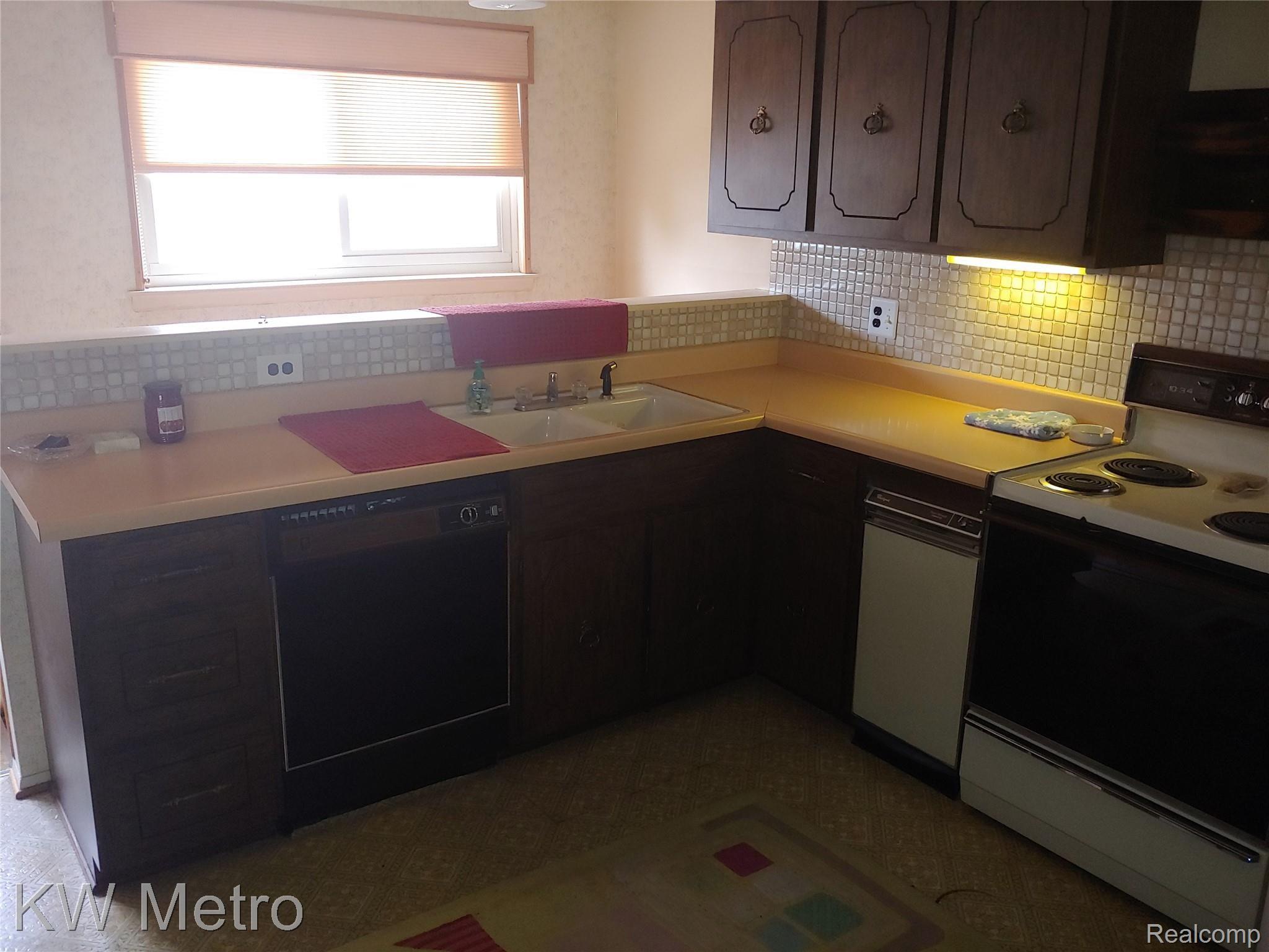 11175 Erdmann Road Sterling Heights, MI 48314 - Photo 9 of 14 20210909_120743_HDR.jpg