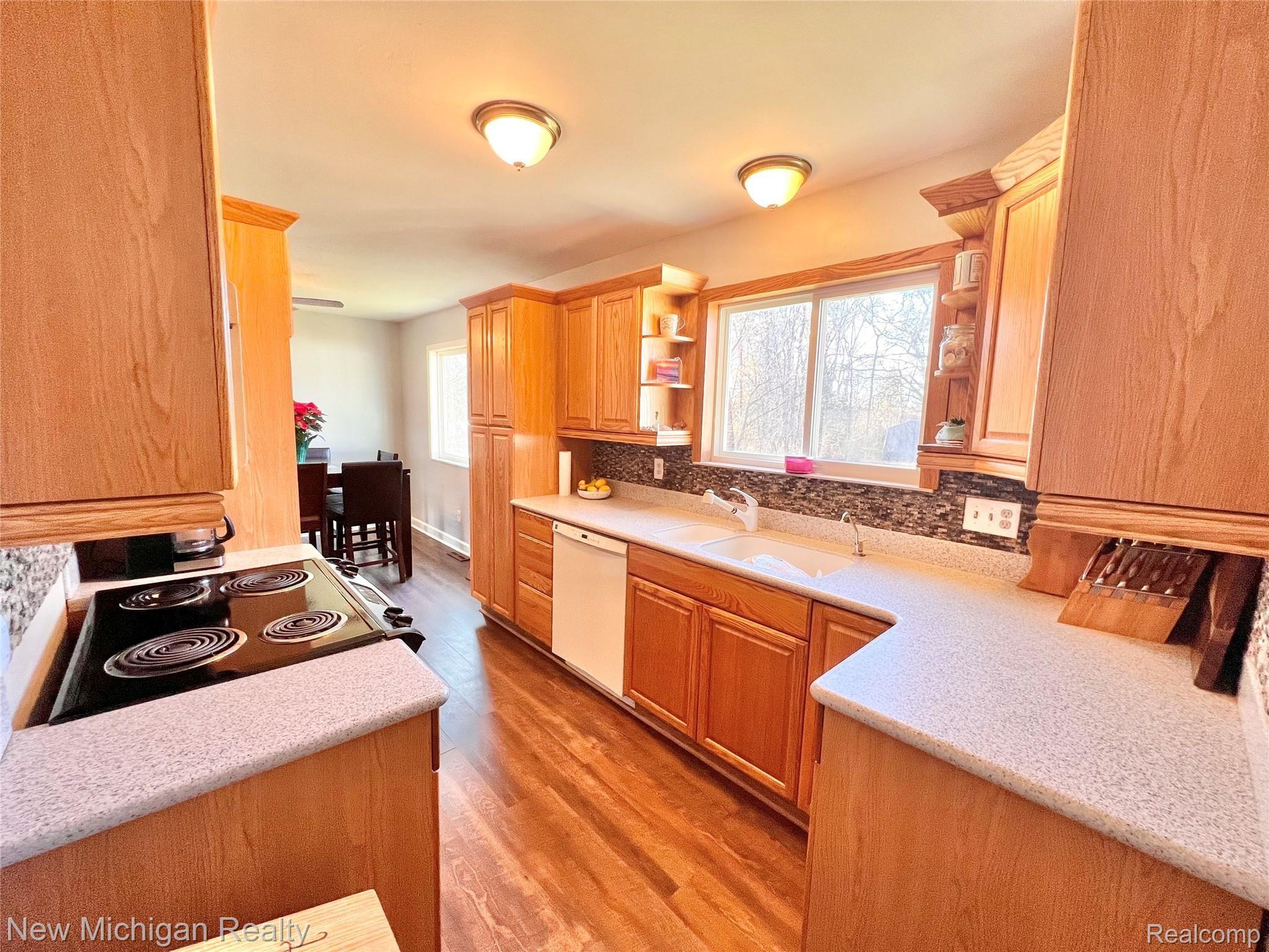 13540 Fenton Road Fenton, MI 48430 - Photo 12 of 29 B6A74F4D-CB88-4A11-850A-7692FDEB9516.jpeg