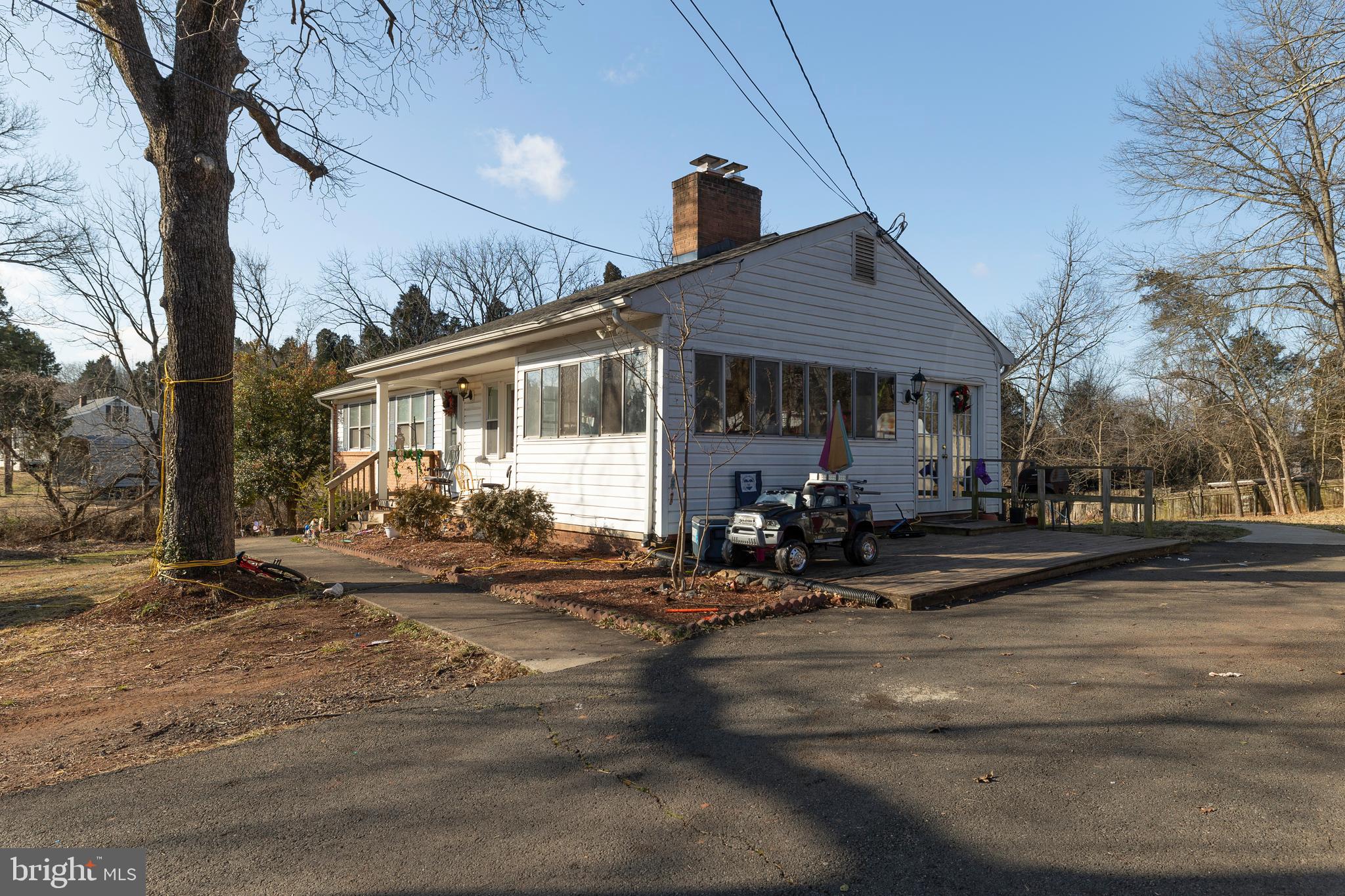 8316 Rolling Road Manassas, VA 20110 - Photo 1 of 30 Gallery Image 1