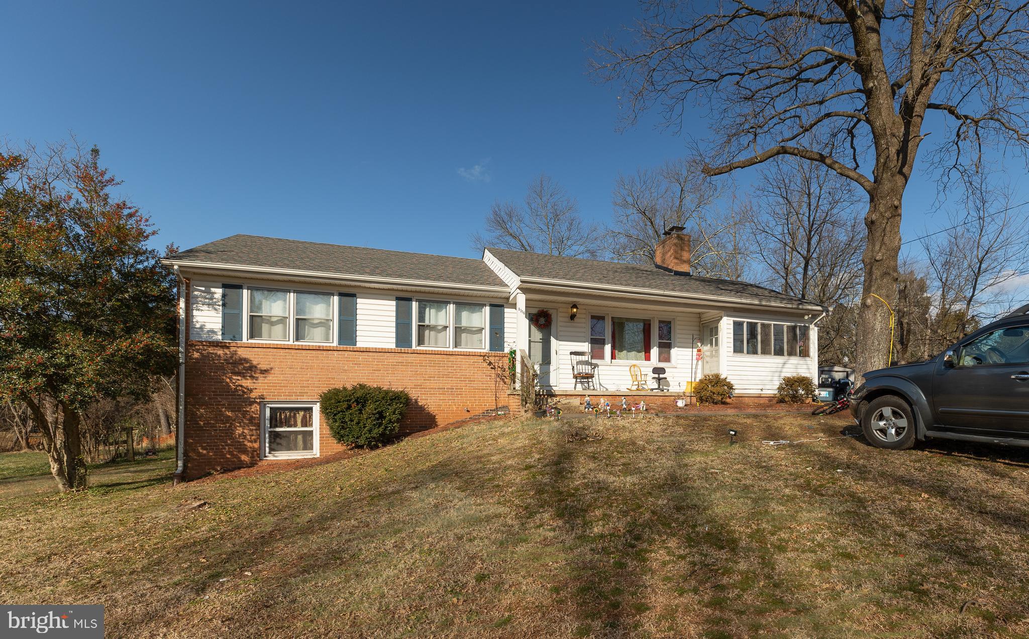 8316 Rolling Road Manassas, VA 20110 - Photo 3 of 30 Gallery Image 3