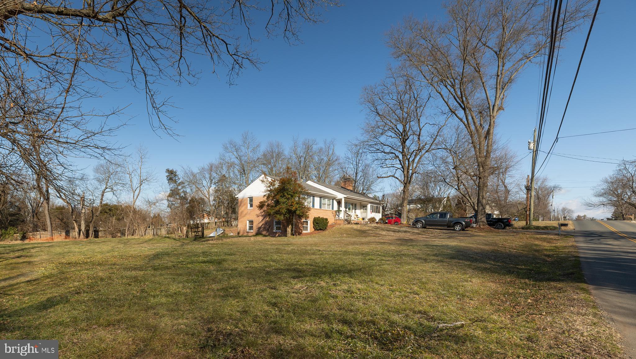 8316 Rolling Road Manassas, VA 20110 - Photo 4 of 30 Gallery Image 4