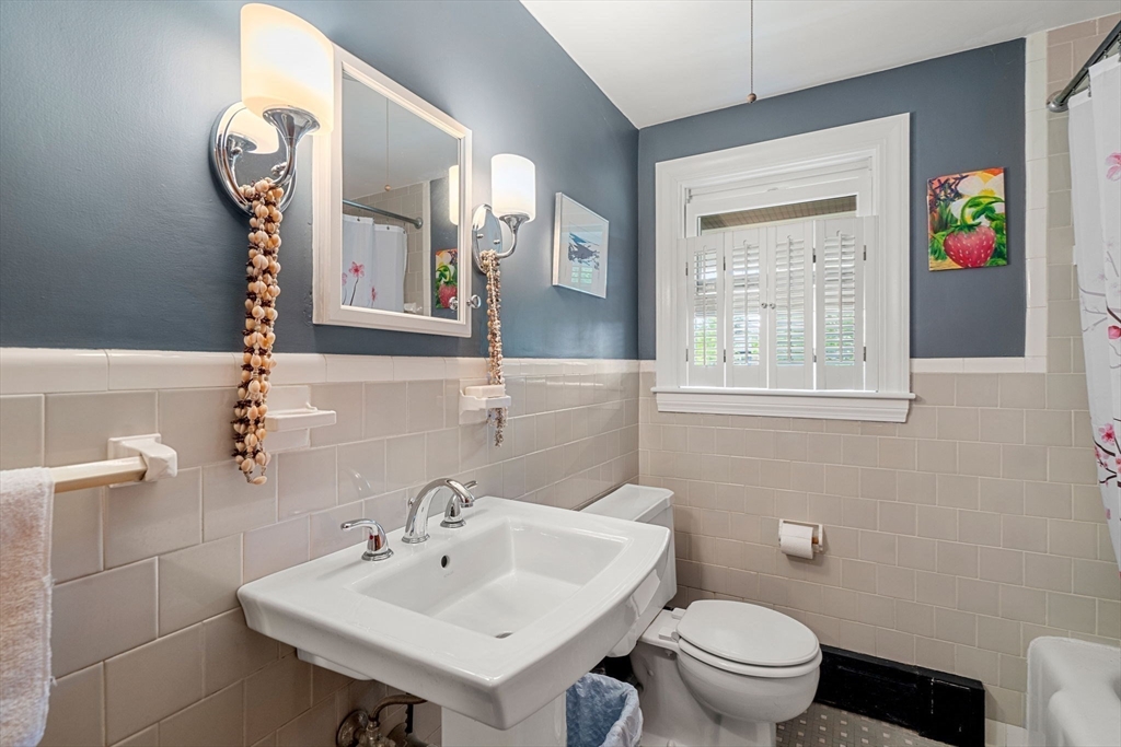 55 Robert Road Marblehead, MA 01945 - Photo 18 of 35 Gallery Image 18