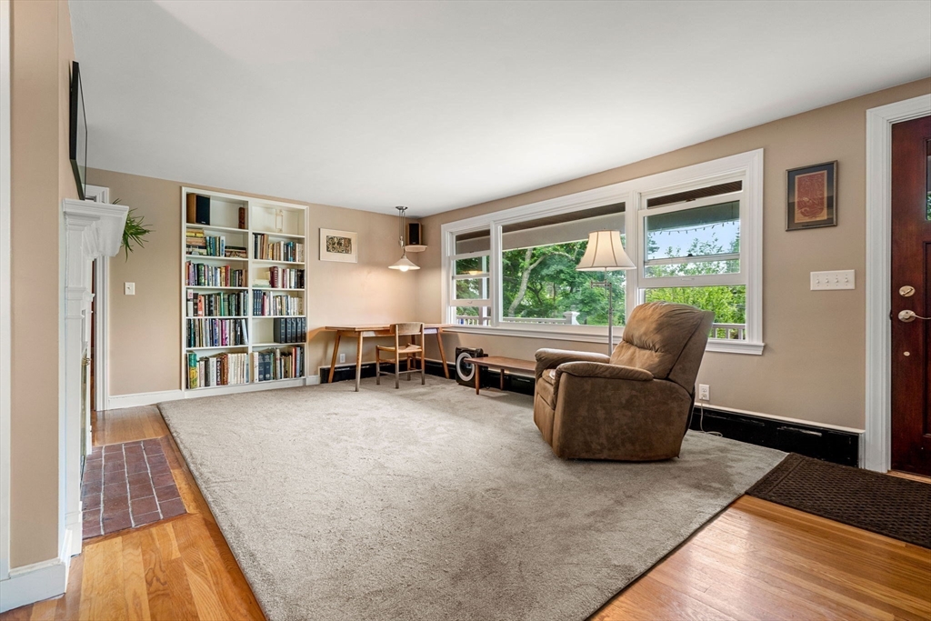 55 Robert Road Marblehead, MA 01945 - Photo 4 of 35 Gallery Image 4