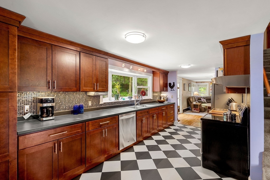 55 Robert Road Marblehead, MA 01945 - Photo 8 of 35 Gallery Image 8