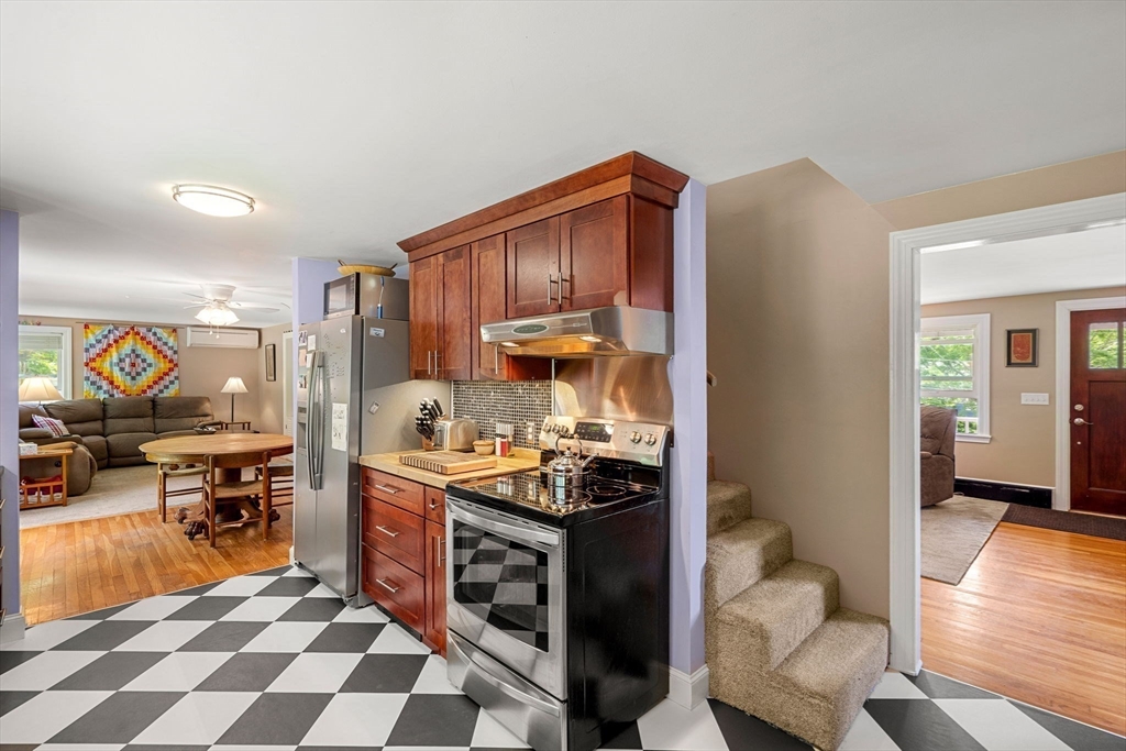 55 Robert Road Marblehead, MA 01945 - Photo 10 of 35 Gallery Image 10