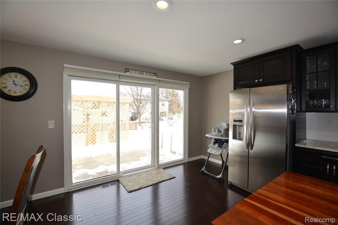 22529 Sheridan Road Novi, MI 48375 - Photo 9 of 17 Kitchen w/Door Wall to Patio