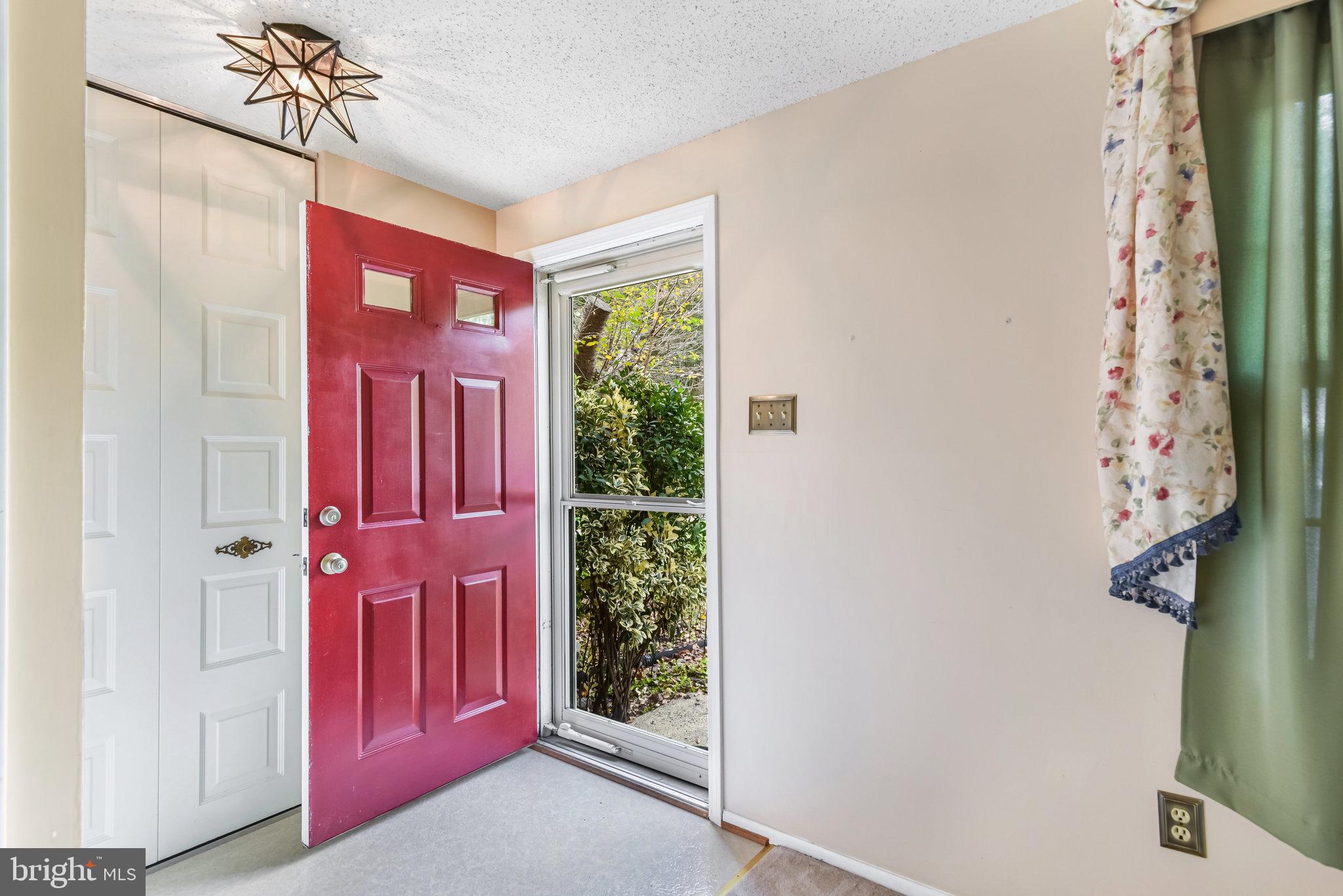 5825 High Bluff Court Burke, VA 22015 - Photo 9 of 52