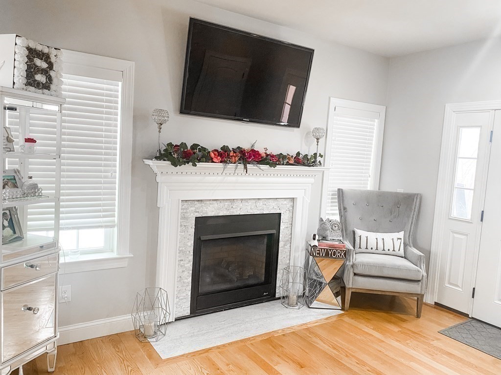 286 Maple Street, Unit B Middleton, MA 01949 - Photo 3 of 18 Gallery Image 3