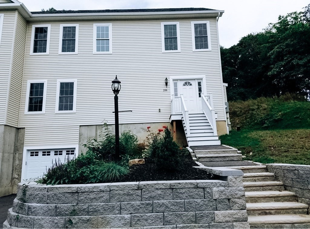 286 Maple Street, Unit B Middleton, MA 01949 - Photo 4 of 18 Gallery Image 4
