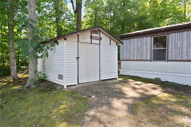 $189,000 | 2304 North Sleepy Hollow, Eckerty, IN 47116