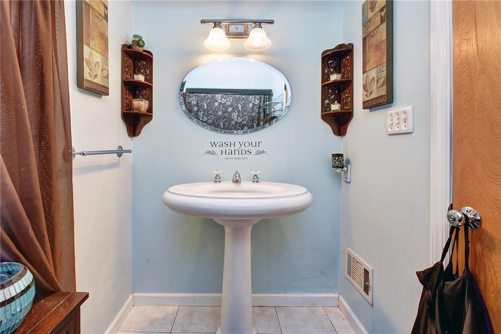 1209 Girard Road Pittsburgh, PA 15227 - Photo 19 of 25 Gallery Image 19
