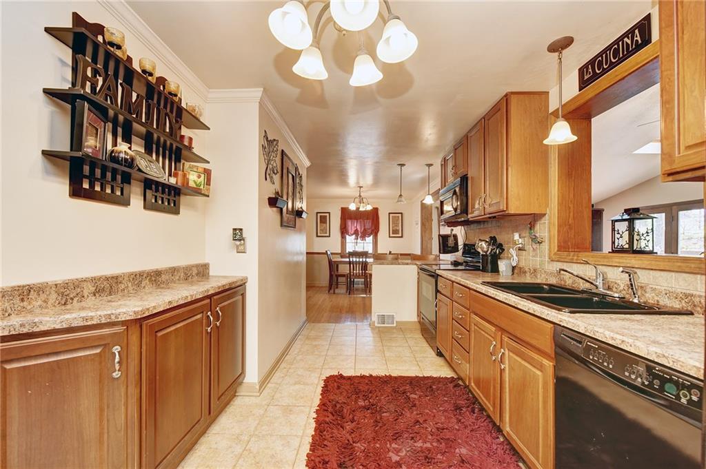 1209 Girard Road Pittsburgh, PA 15227 - Photo 6 of 25 Gallery Image 6