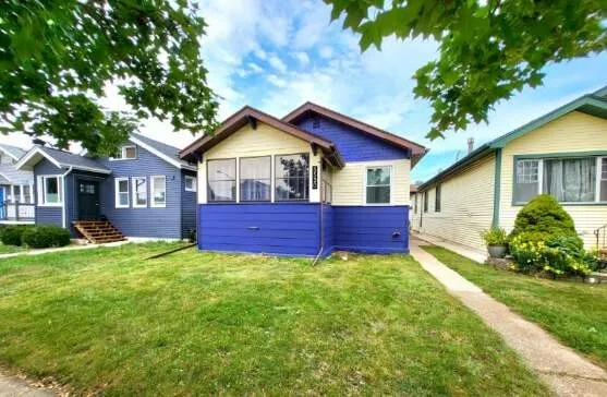 $365,000 | 5530 West Warwick Avenue, Chicago, IL 60641