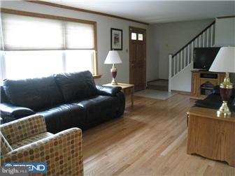 409 Norfolk Road Flourtown, PA 19031 - Photo 3 of 11 Living Room
