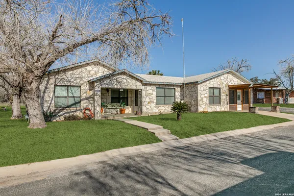 $350,000 | 501 Green Street, Poth, TX 78147