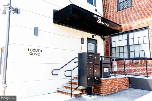 a black and white photo of a room