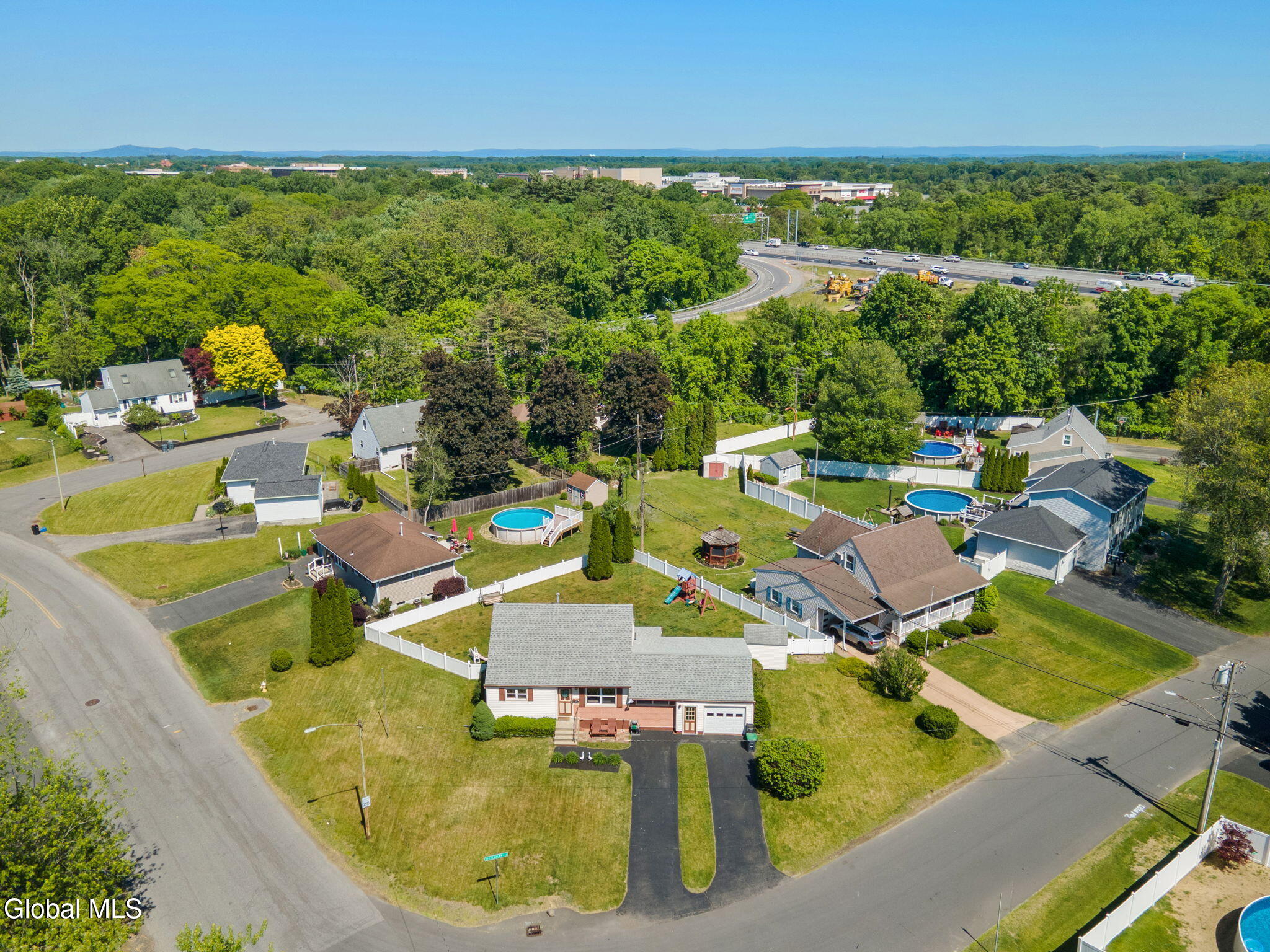 10 Tanglewood Road Colonie, NY 12205 - Photo 3 of 44 3-10TanglewoodRd_03