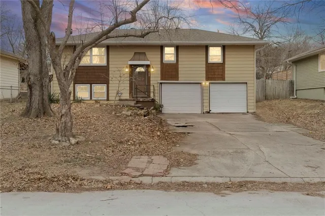 $220,000 | 20108 East 12th Terrace South, Independence, MO 64057