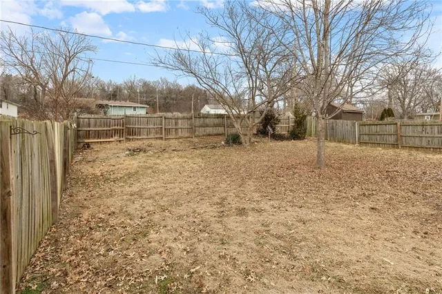 $220,000 | 20108 East 12th Terrace South, Independence, MO 64057