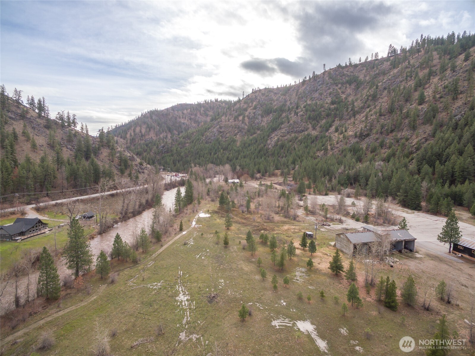 372 Mad Ranch Lane Entiat, WA 98822 - Photo 15 of 16 a view of a town with mountains in the background