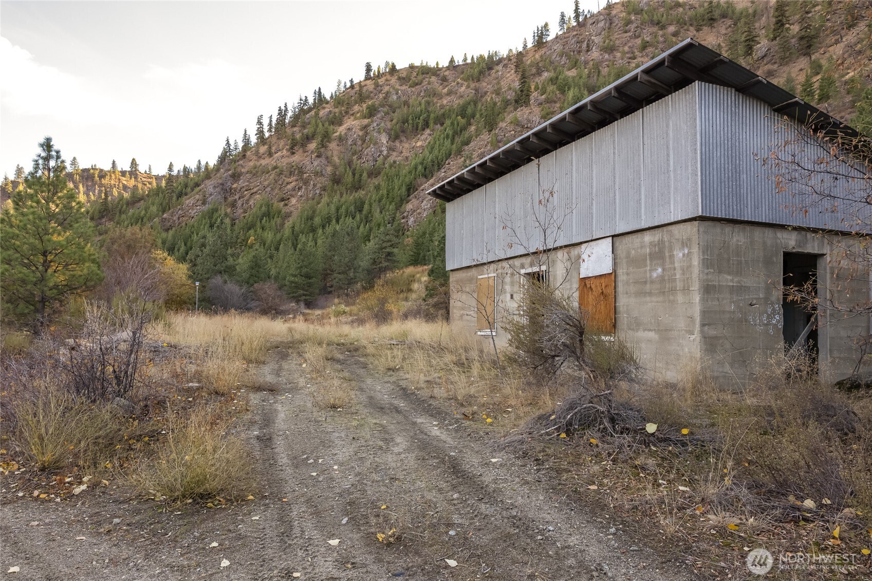 372 Mad Ranch Lane Entiat, WA 98822 - Photo 6 of 16 a house view with a outdoor space