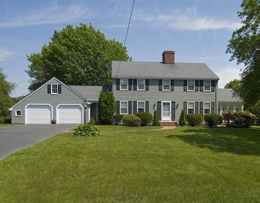 16 Longmeadow Road Cumberland Foreside, ME 04110 - Photo 1 of 16 Exterior Front.