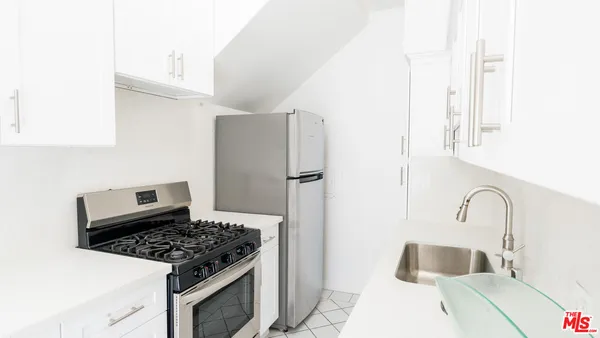 $2,995 | 6336 Orange Street, Unit 5, Los Angeles, CA 90048