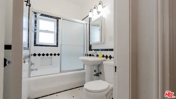 $2,995 | 6336 Orange Street, Unit 5, Los Angeles, CA 90048