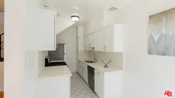 $2,995 | 6336 Orange Street, Unit 5, Los Angeles, CA 90048