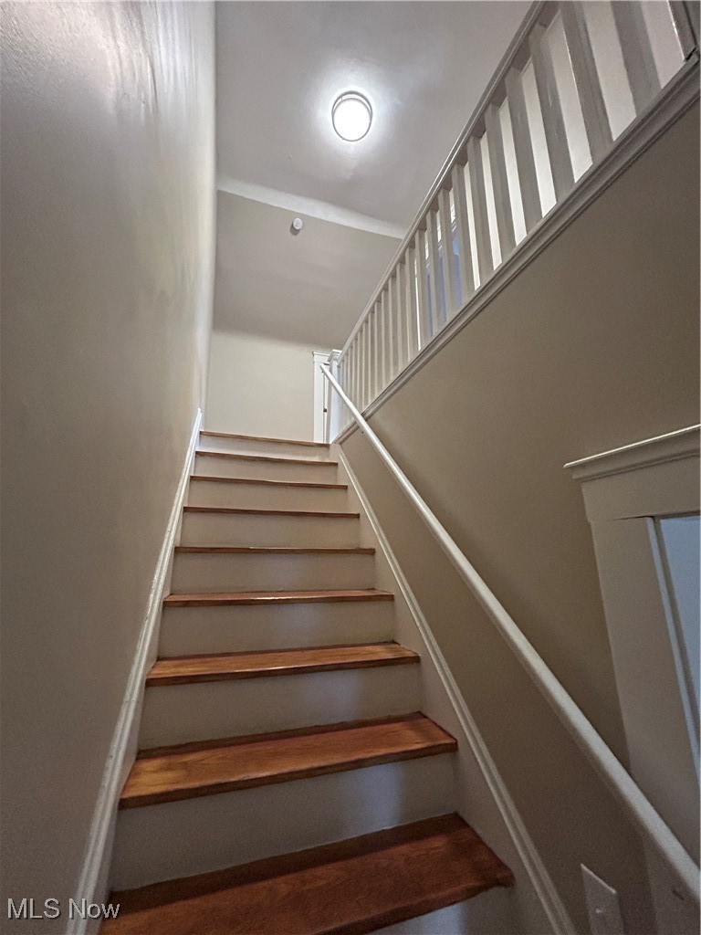 3235 Oak Road Cleveland, OH 44118 - Photo 14 of 47 Main stairway to second floor