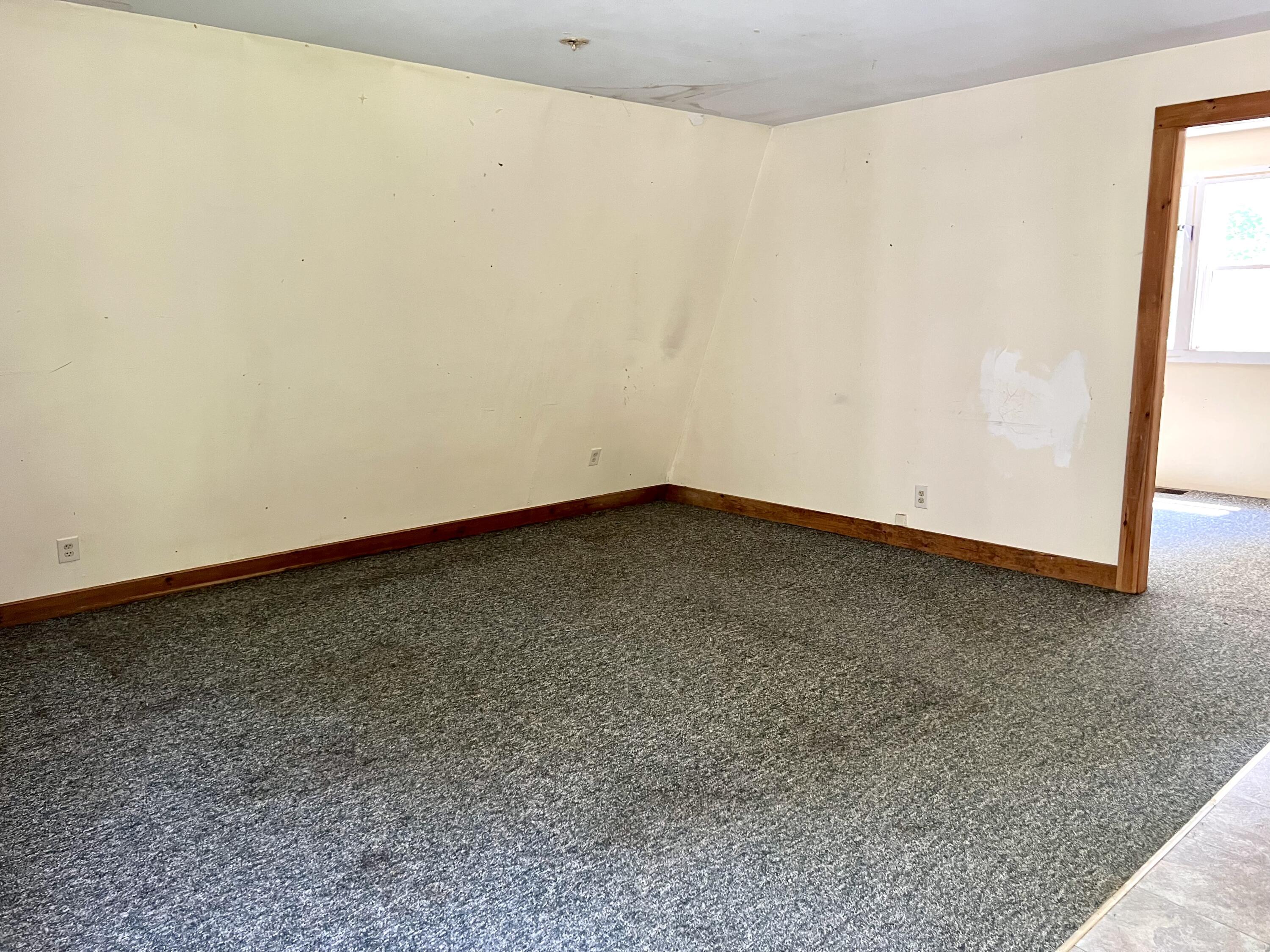 3 Elmers Way Bernard, ME 04612 - Photo 10 of 23 Living Room