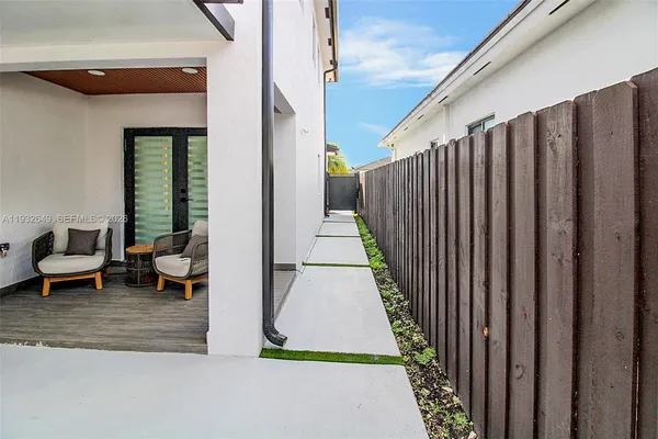 $1,300,000 | 14671 Southwest 20th Street, Miami, FL 33175