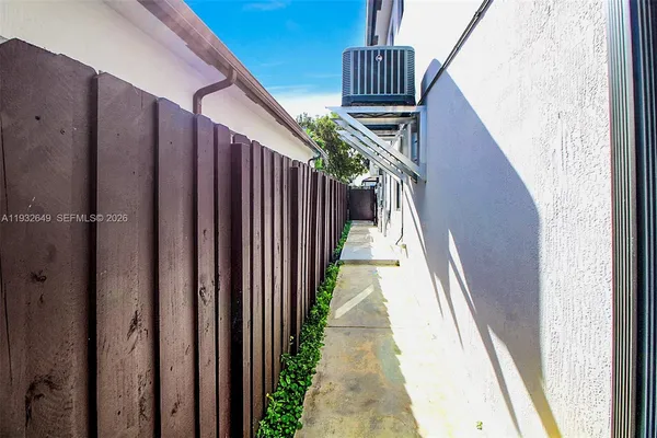 $1,300,000 | 14671 Southwest 20th Street, Miami, FL 33175