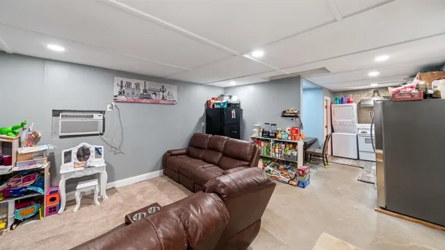 a view of utility room