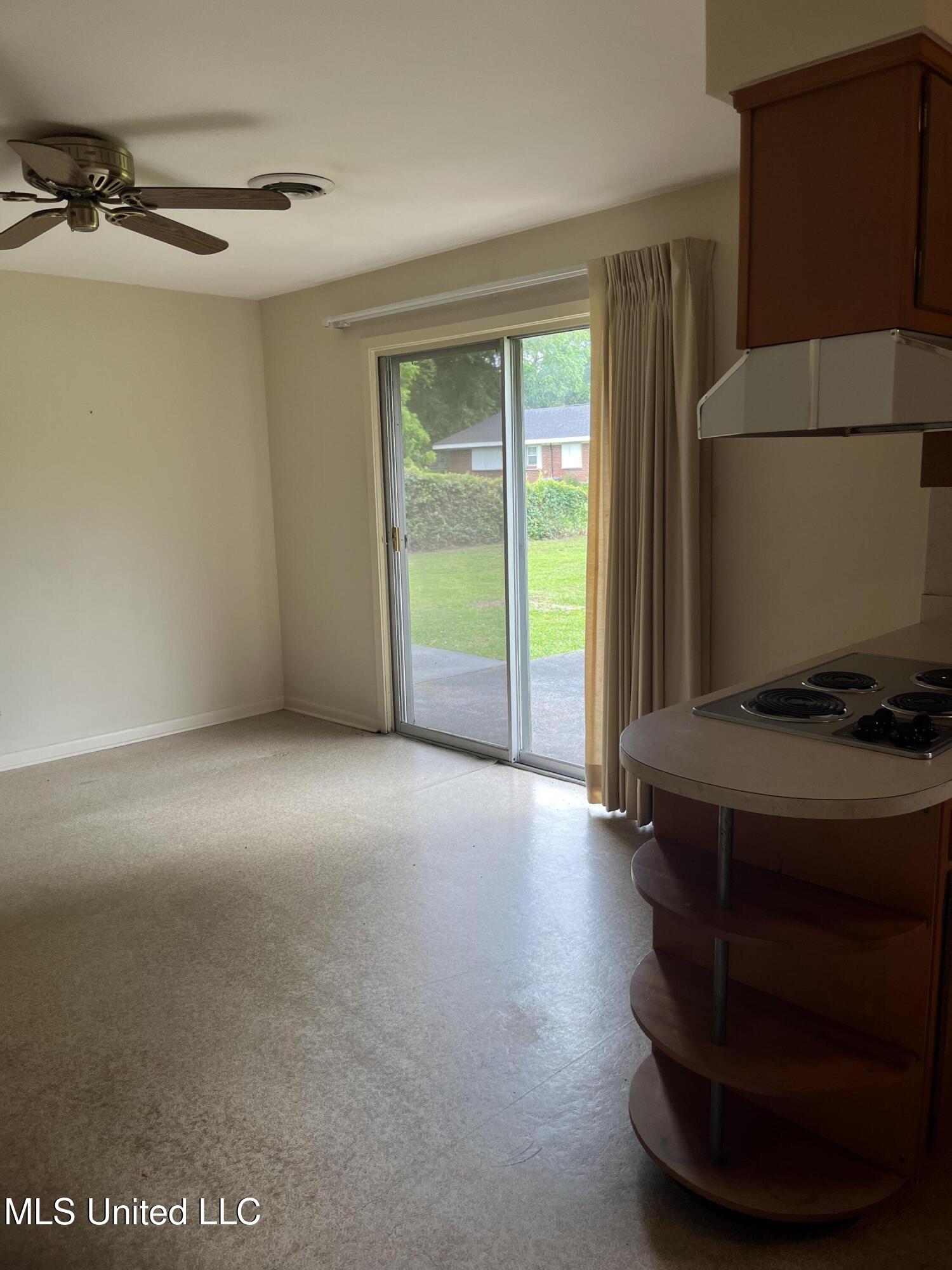 2500 Orleans Road Biloxi, MS 39531 - Photo 7 of 24 IMG_6778