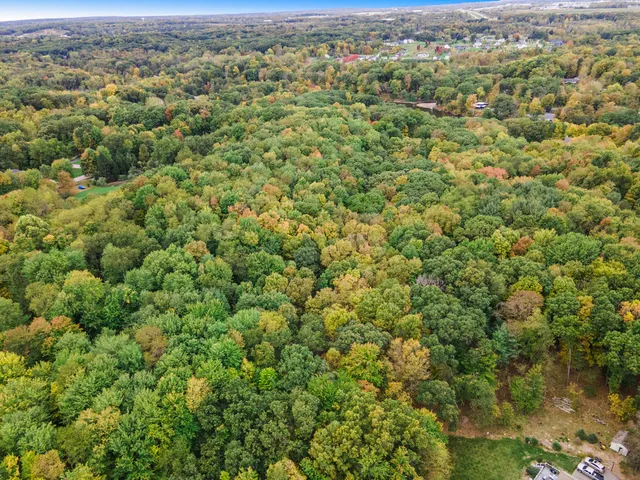 $400,000 | 5709 Alaska Avenue Southeast, Alto, MI 49302