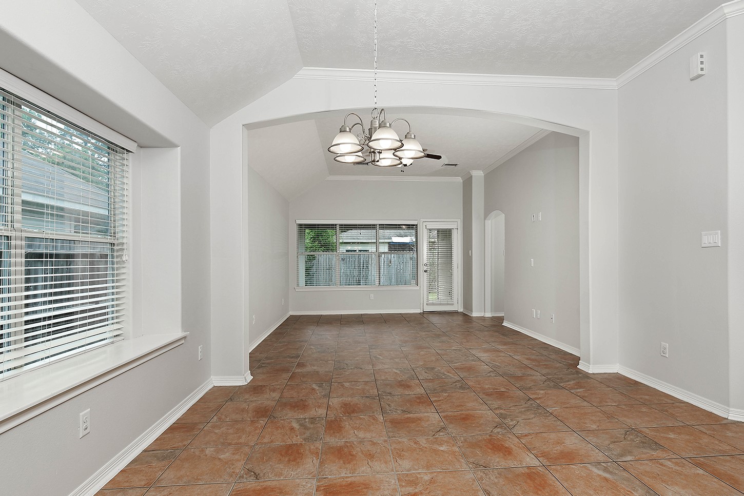 10912 Redbird Conroe, TX 77385 - Photo 7 of 17