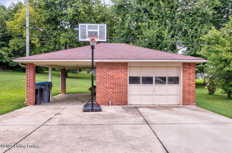 7912 3rd Street Road Louisville, KY 40214 - Photo 6 of 35 Garage and Car Port 3