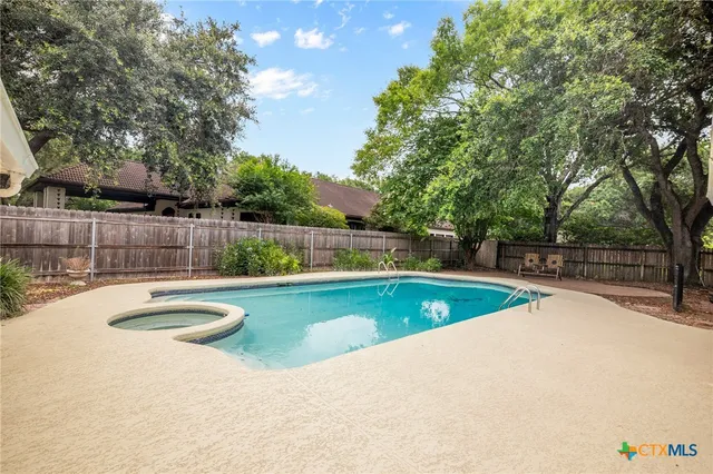 $485,900 | 308 Woodway Drive, Victoria, TX 77904