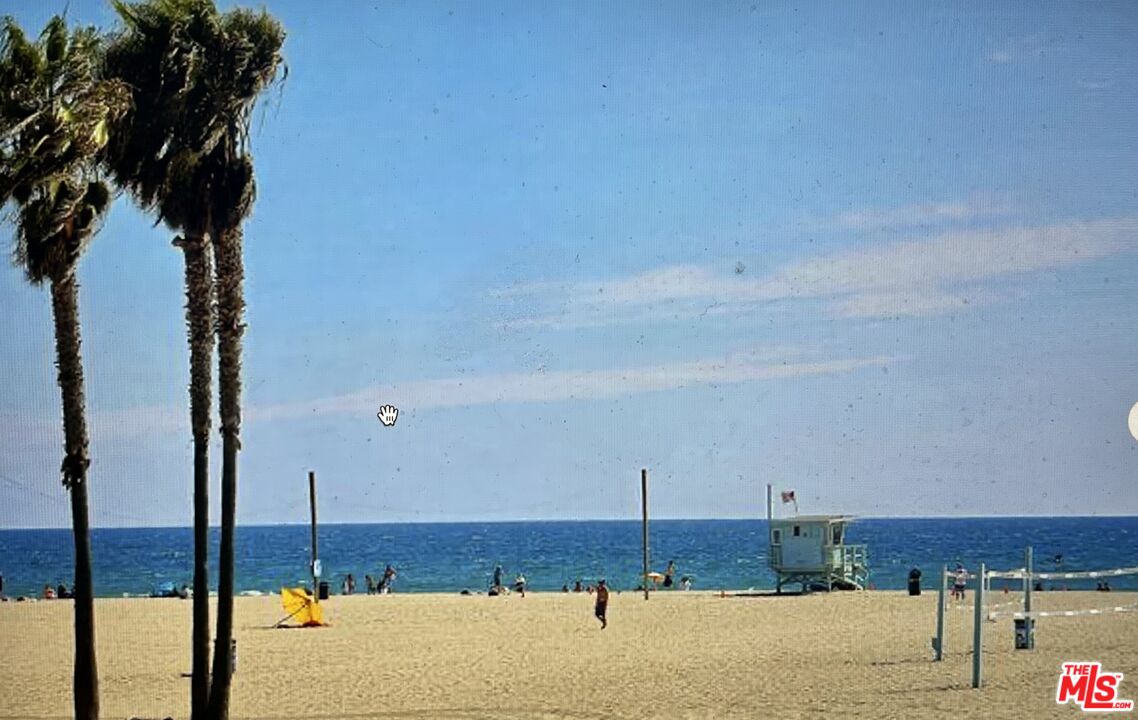 51 Ozone Avenue Venice, CA 90291 - Photo 8 of 11 a view of a terrace