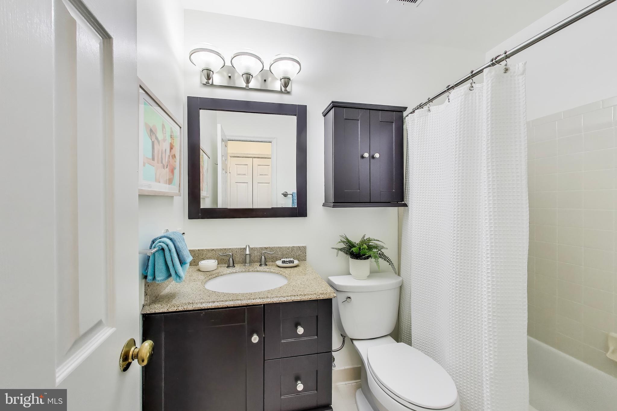 545 East Braddock Road, Unit 608 Alexandria, VA 22314 - Photo 17 of 24 2nd full bathroom
