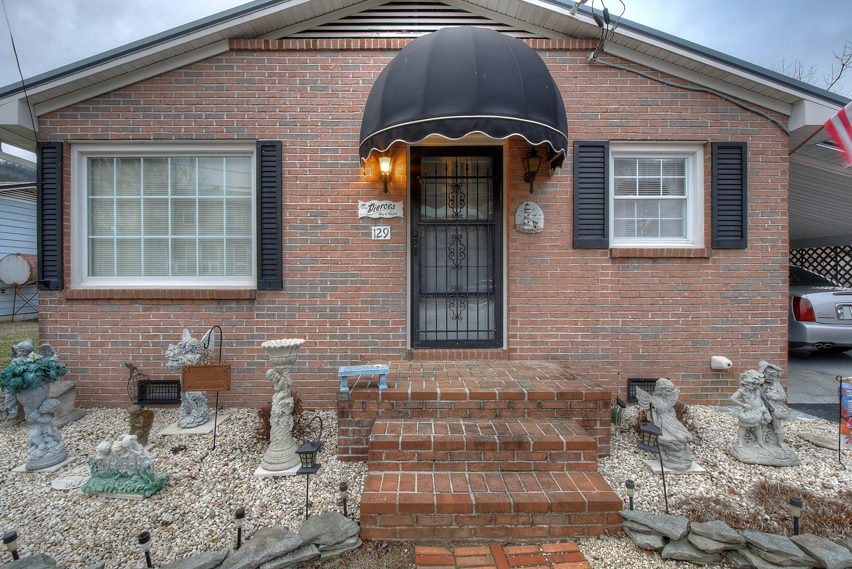129 Dennis Cove Road Hampton, TN 37658 - Photo 6 of 25 6