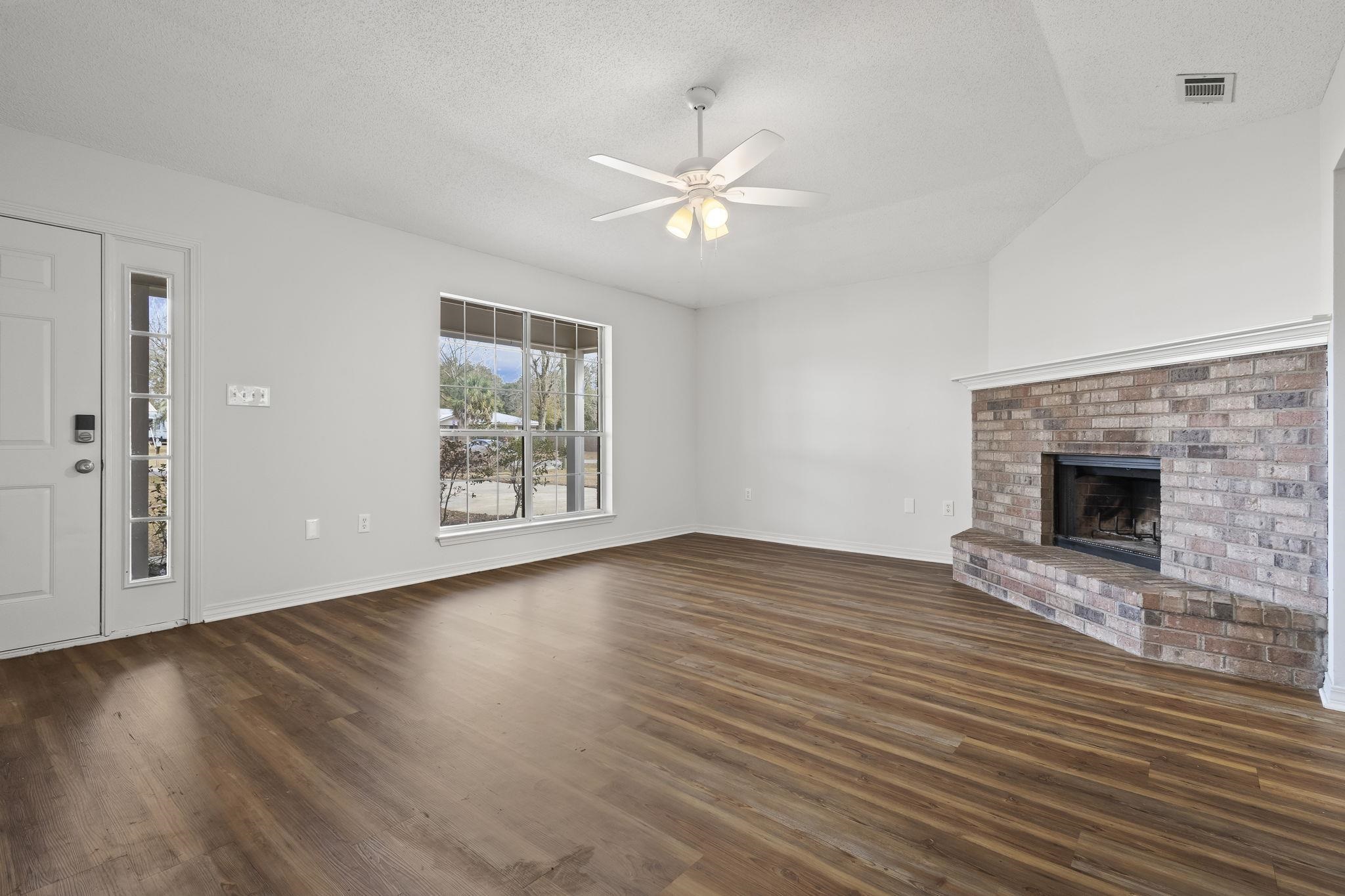7327 Oak Drive Foley, AL 36535 - Photo 24 of 26 Living Room