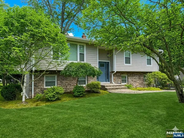 $4,500 | 11 North Middletown Road, Montvale, NJ 07645