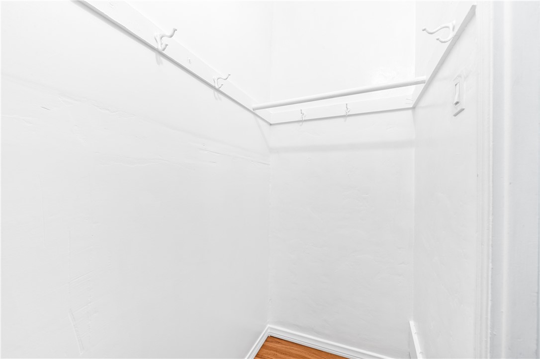 2109 Chestnut Avenue Long Beach, CA 90806 - Photo 23 of 32 a view of a small space